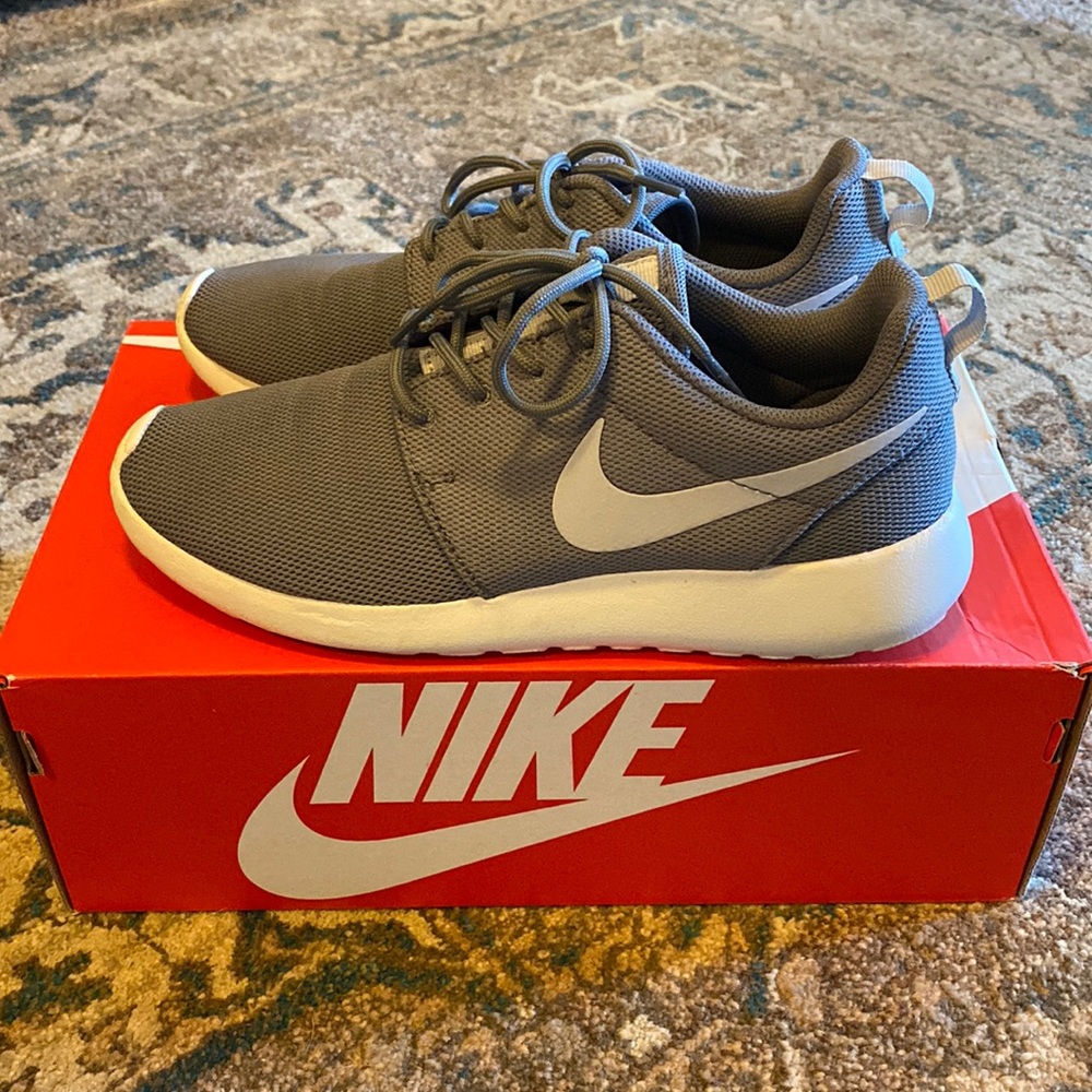 Women’s Nike Rose One’s